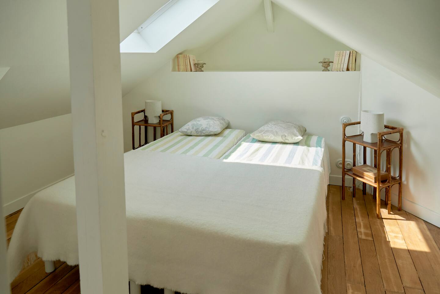chambre mansardée décoration campagne chic Chalet Olivet