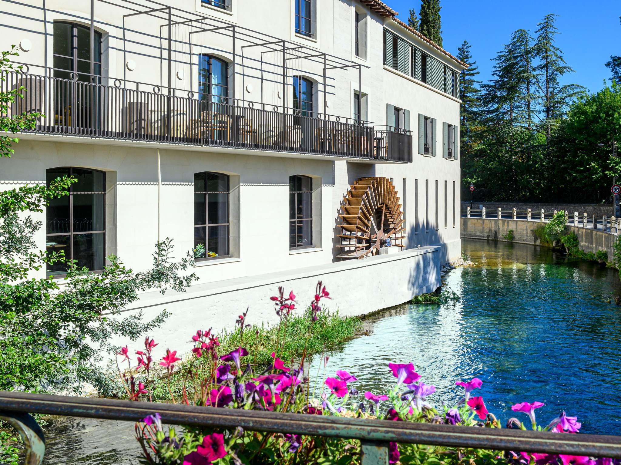 L L'Isle de Leos boutique hôtel Patrick Bruel L'Isle sur la Sorgue