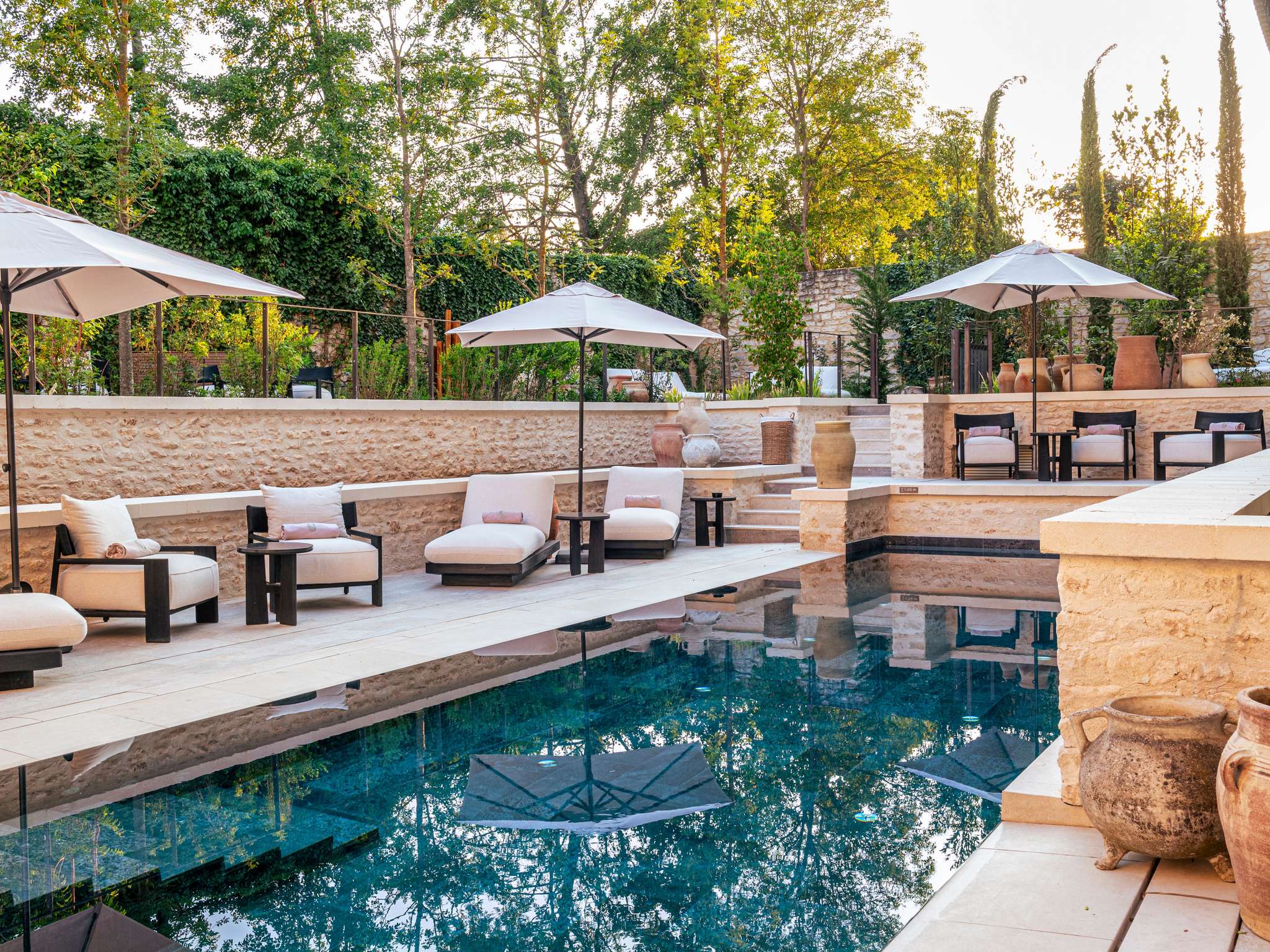 piscine L piscine L'Isle de Leos boutique hôtel Patrick Bruel L'Isle sur la Sorgue