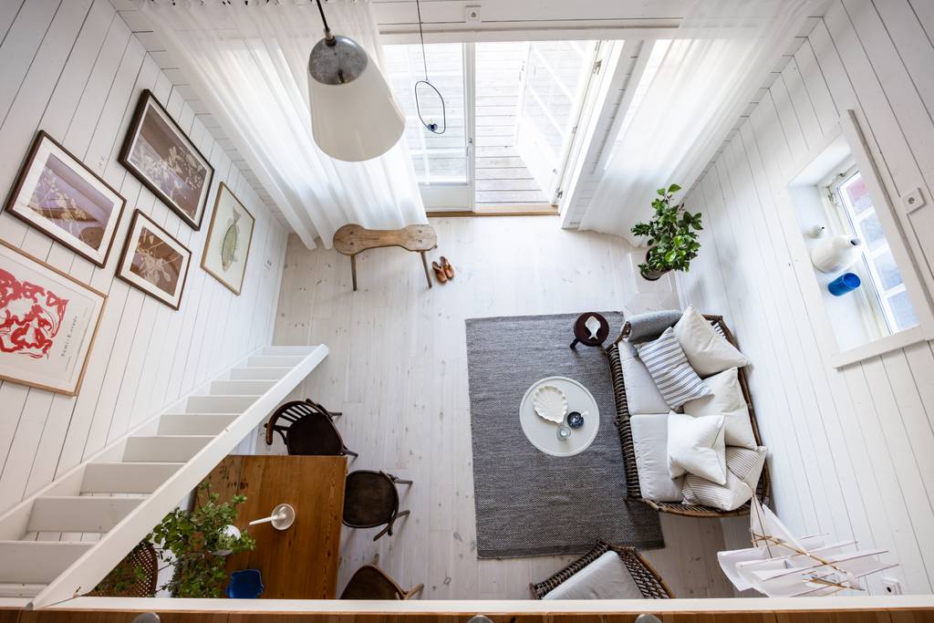 salon petite maison 26m2 avec mezzanine près de la mer décoration scandinave salon petite maison 26m2 avec mezzanine près de la mer décoration scandinave