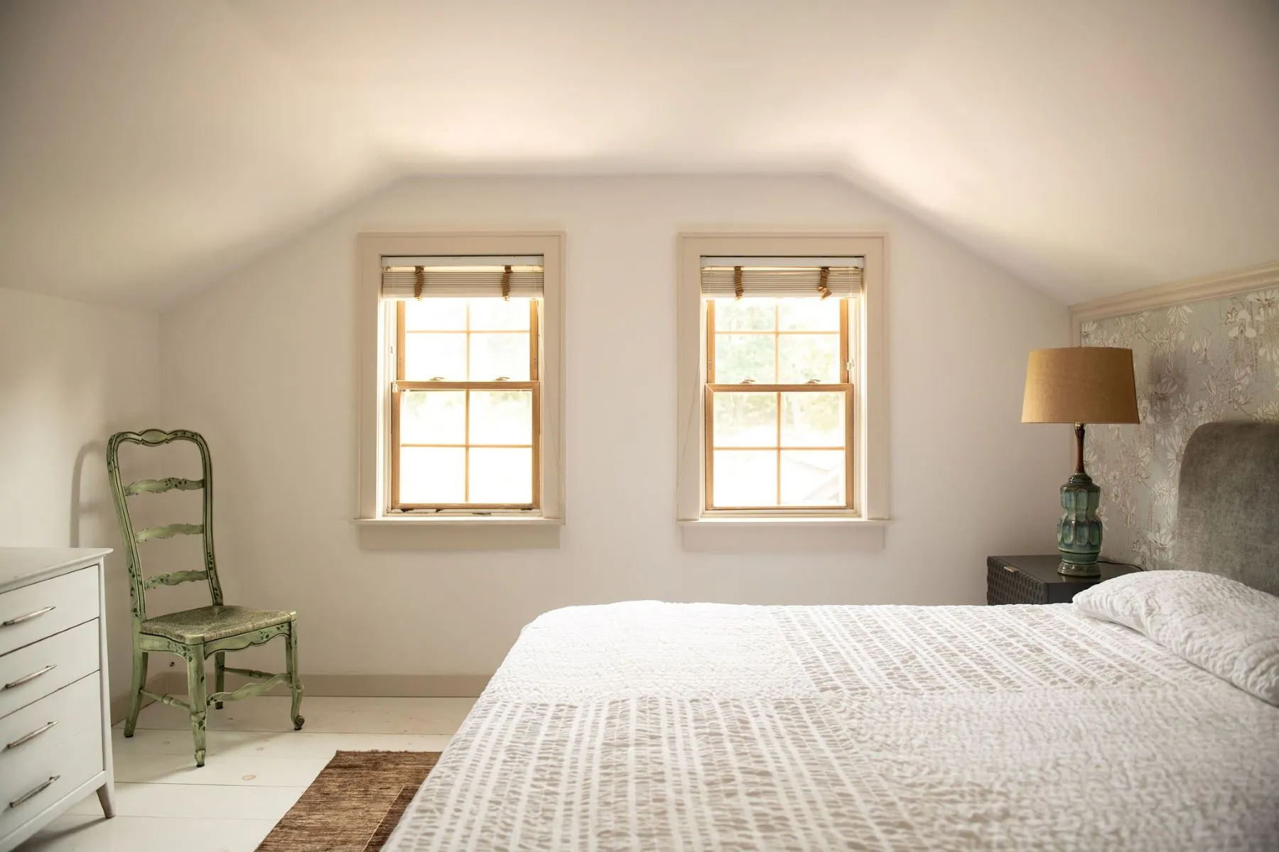 chambre mansardée décoration rustique chic