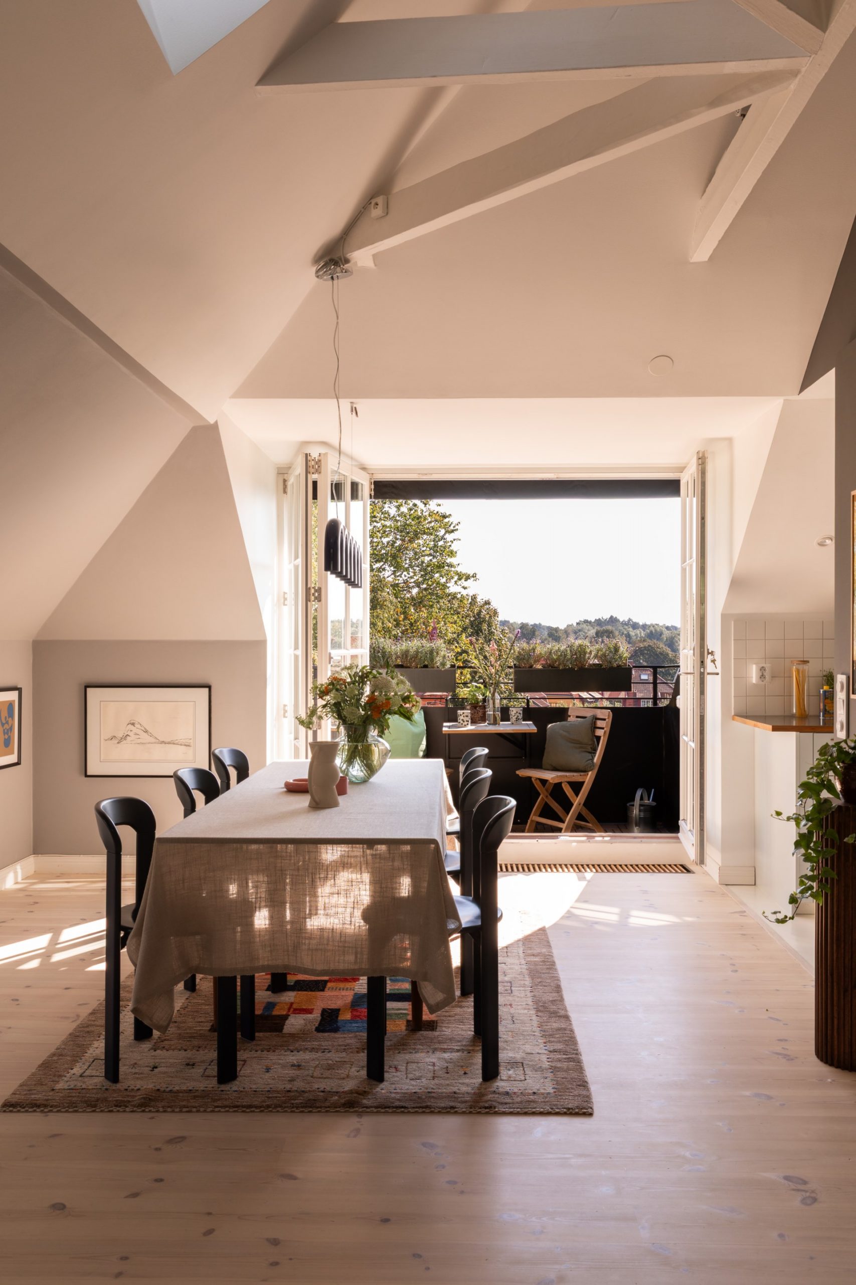 salle à manger avec terrasse décoration scandinave et design