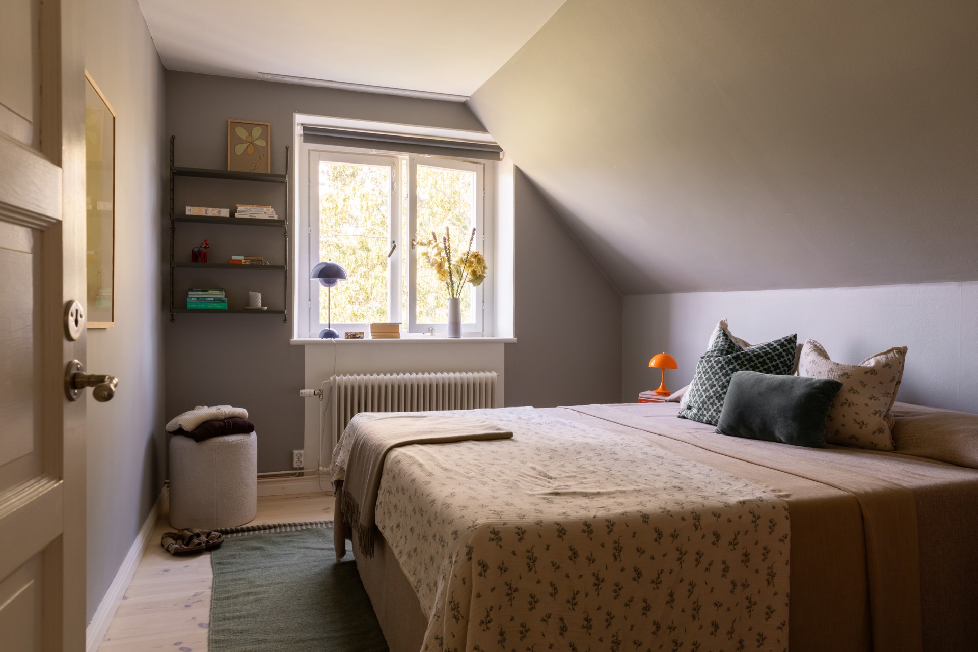 chambre murs gris
