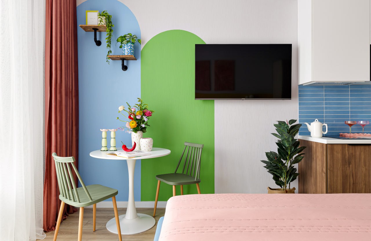 petit studio 26m2 décoration colorée style Memphis