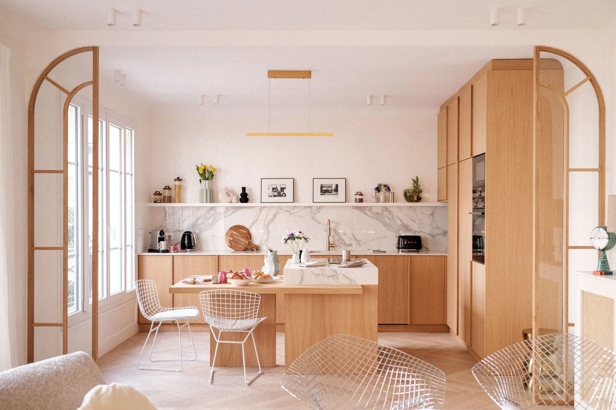 cuisine chêne claire et marbre avec ilôt décoration contemporaine cuisine chêne claire et marbre avec ilôt décoration contemporaine