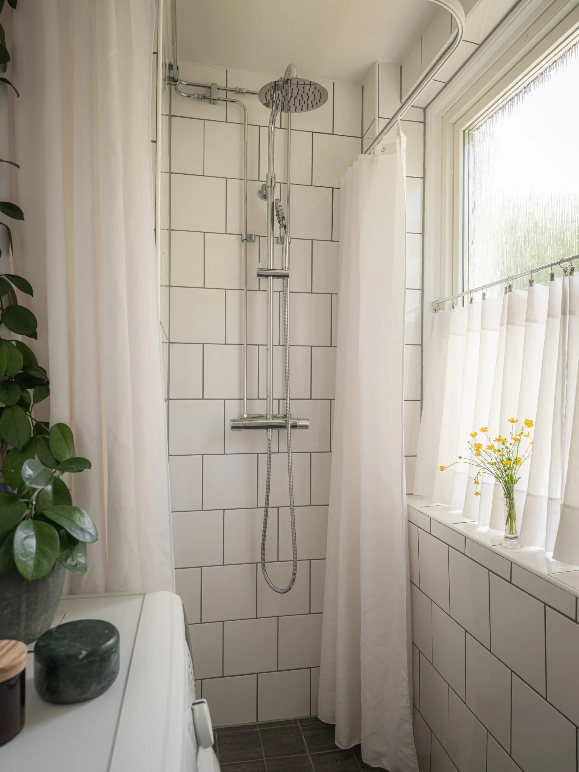 salle de bain blanche