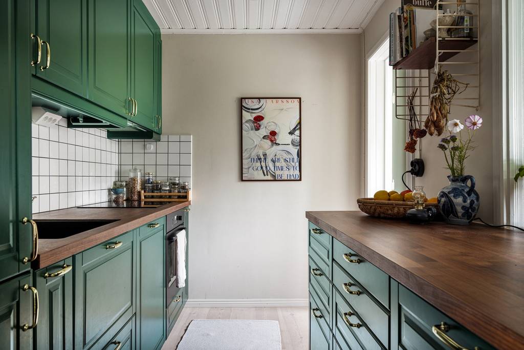 cuisine verte carrelage blanc décoration scandinave maison ancienne 65m2 cuisine verte carrelage blanc décoration scandinave maison ancienne 65m2