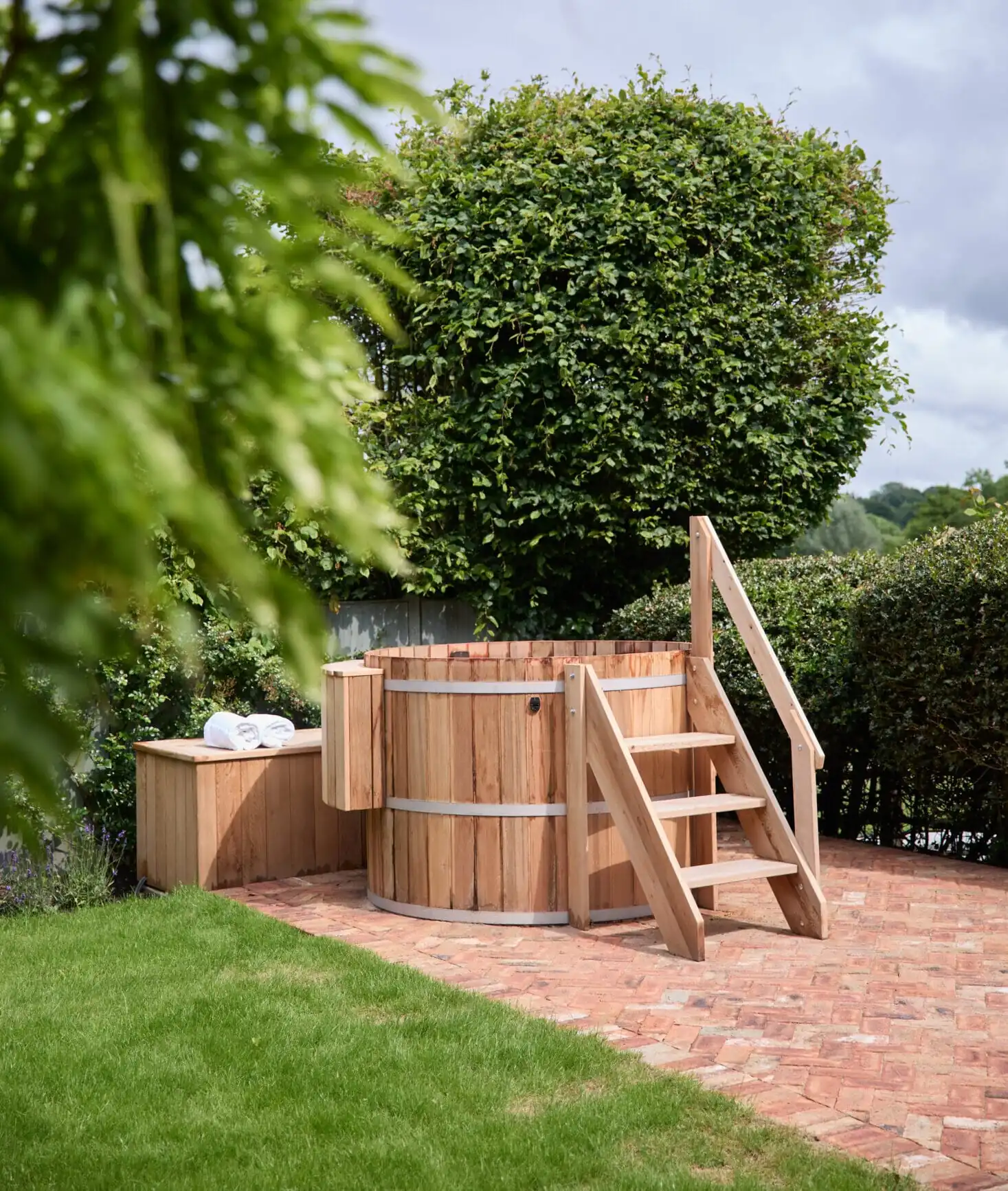 jardin avec hot tub Wisteria Cottage