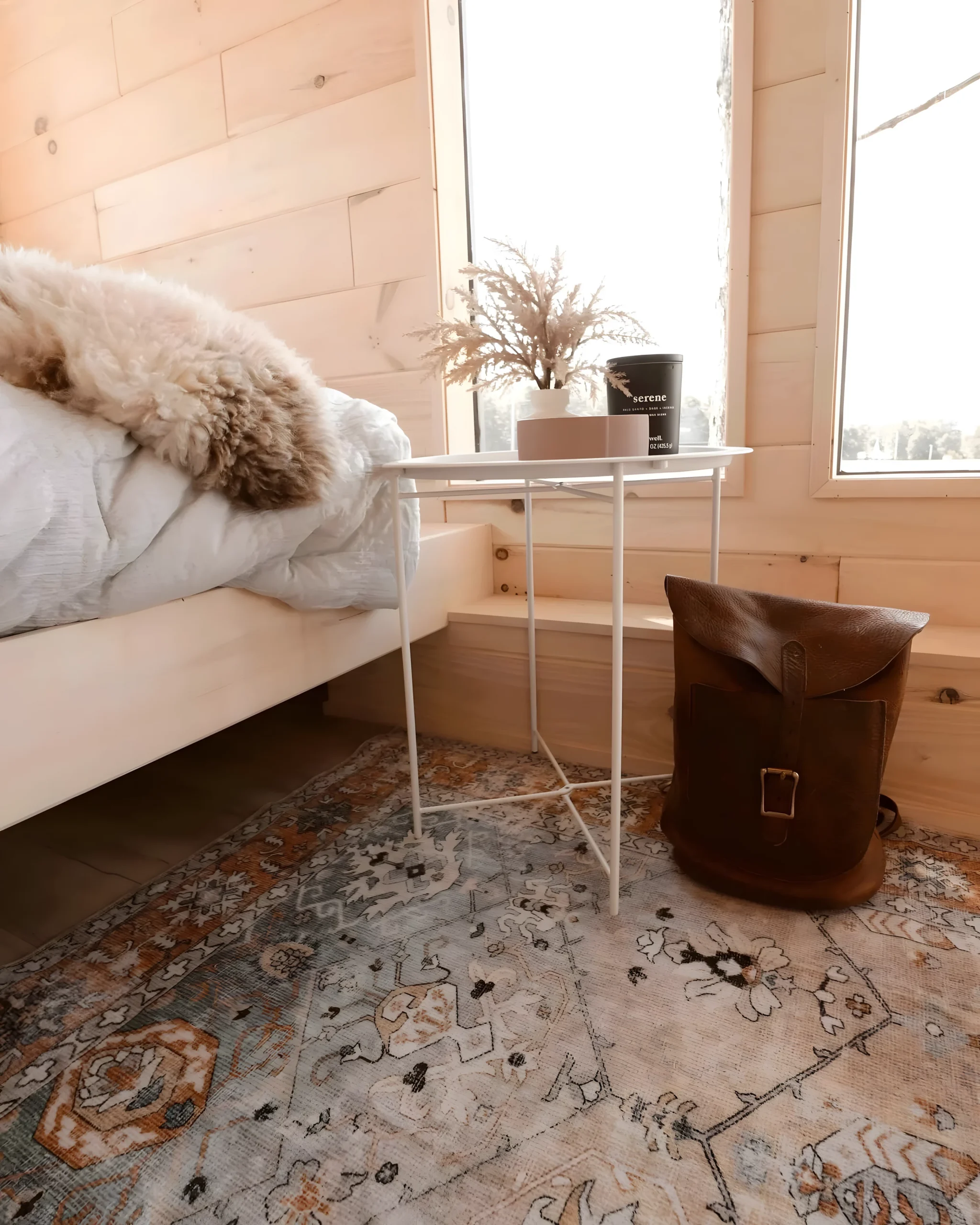 intérieur mini maison mobile Overnighter par Nordic & Spruce