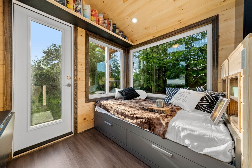 intérieur tiny house 14m2 The Little Lodge par Back Country Tiny Homes intérieur tiny house 14m2 The Little Lodge par Back Country Tiny Homes