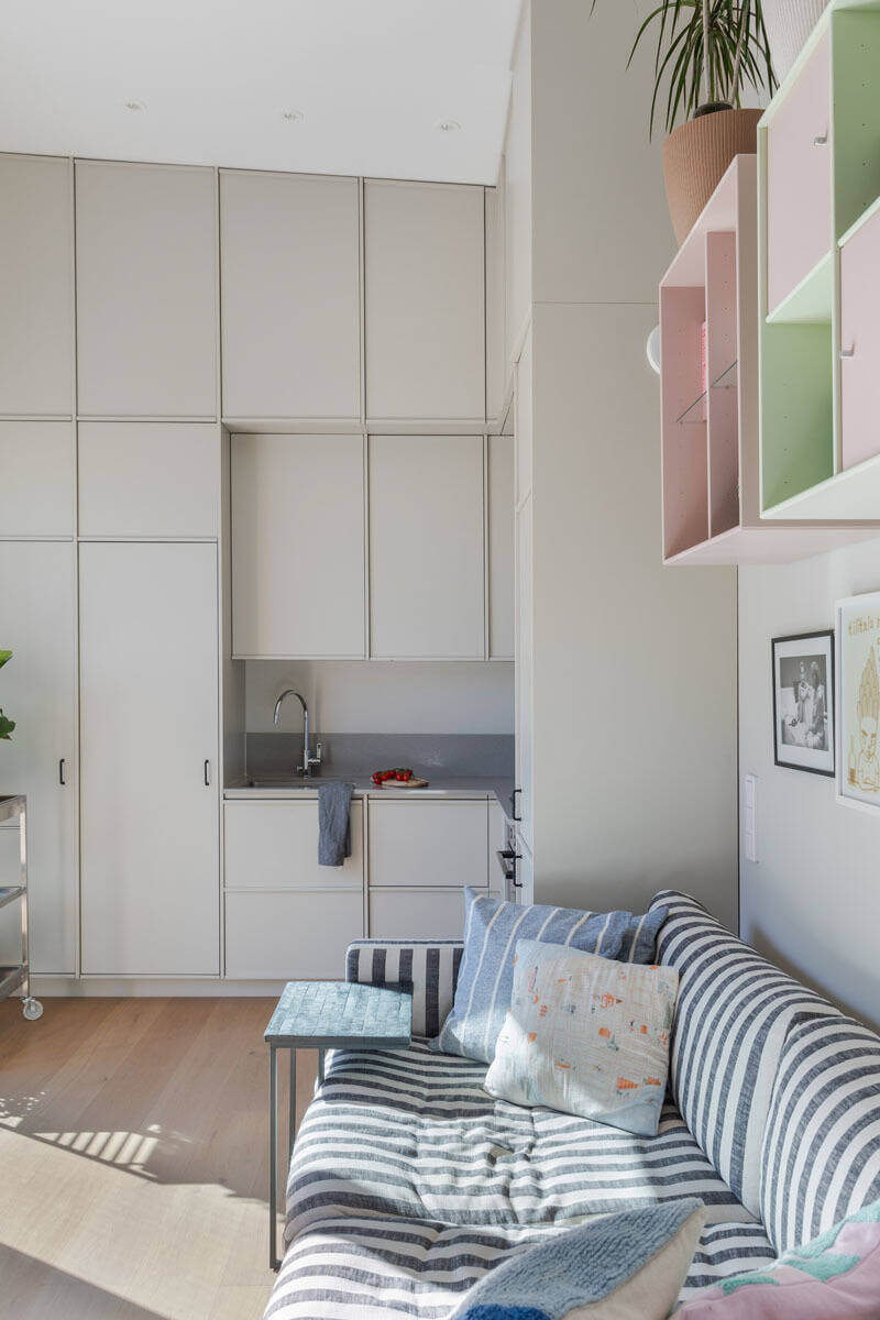 cuisine gris pâle et salon décoration scandinave