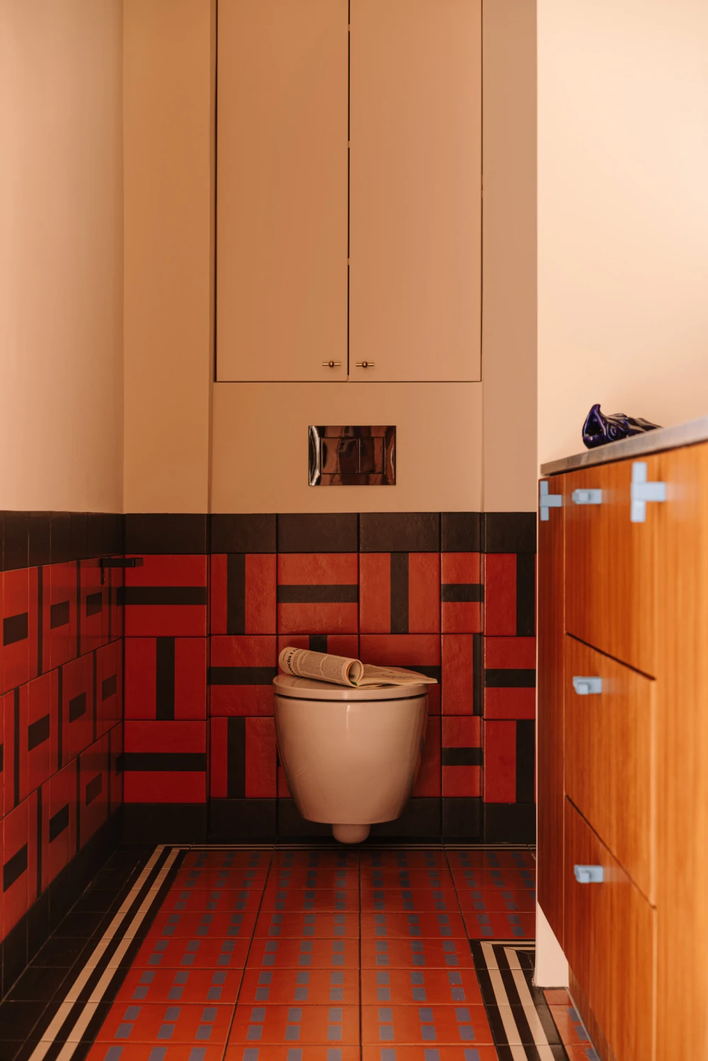 salle de bain carrelage rouge et noir mobilier teck salle de bain carrelage rouge et noir mobilier teck