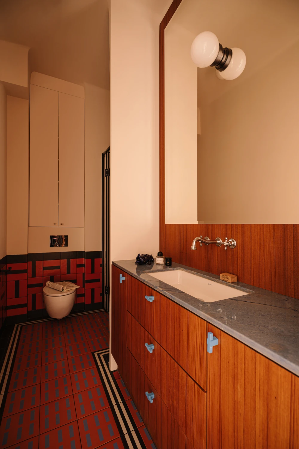 salle de bain carrelage rouge et noir mobilier teck salle de bain carrelage rouge et noir mobilier teck