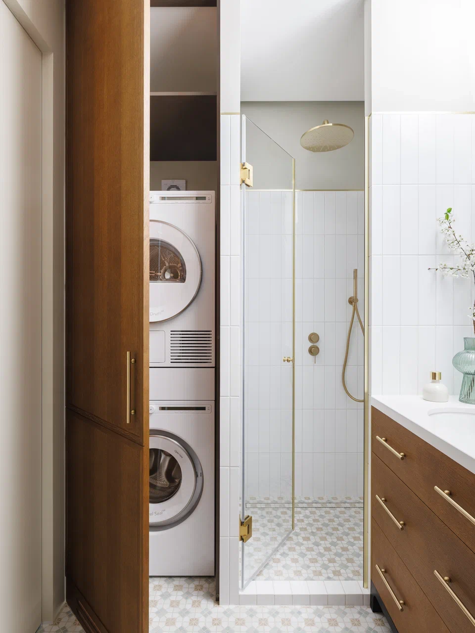salle de bains style rétro contemporain avec buanderie