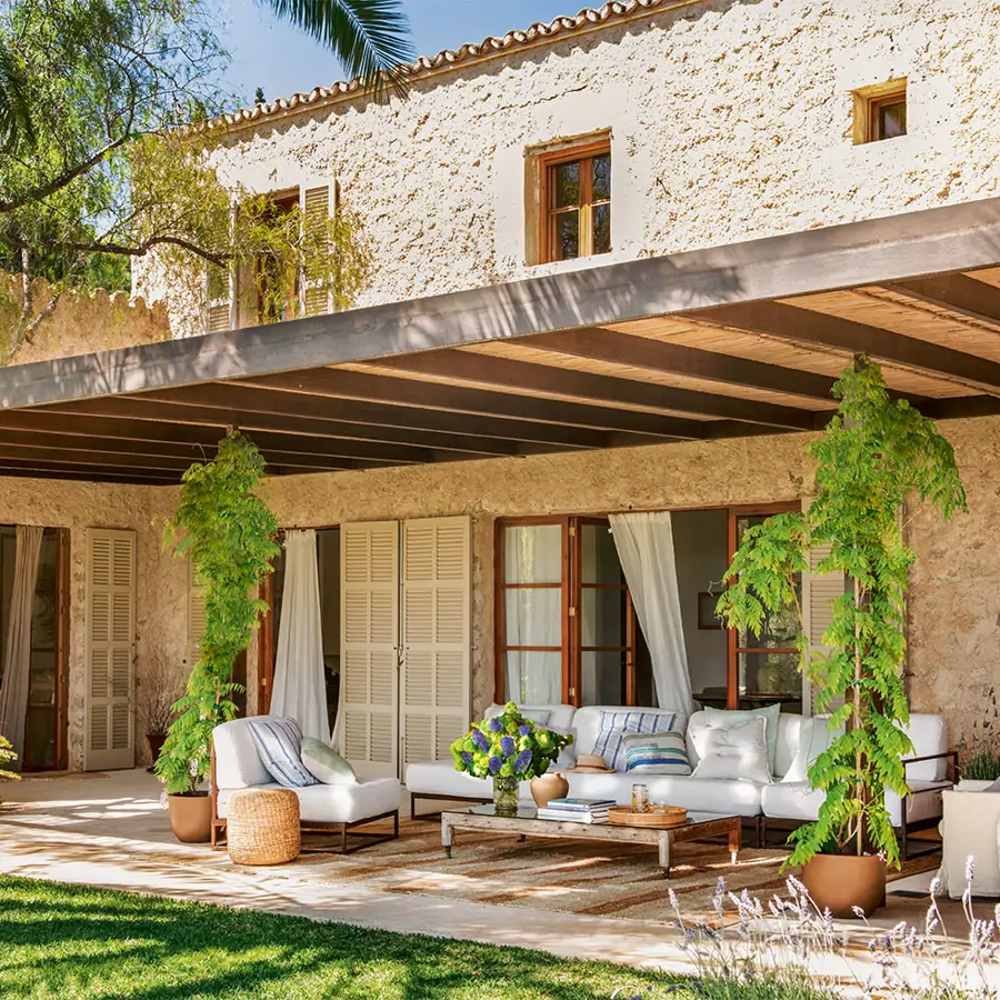 terrasse maison en pierres avec pergola décoration contemporaine terrasse maison en pierres avec pergola décoration contemporaine