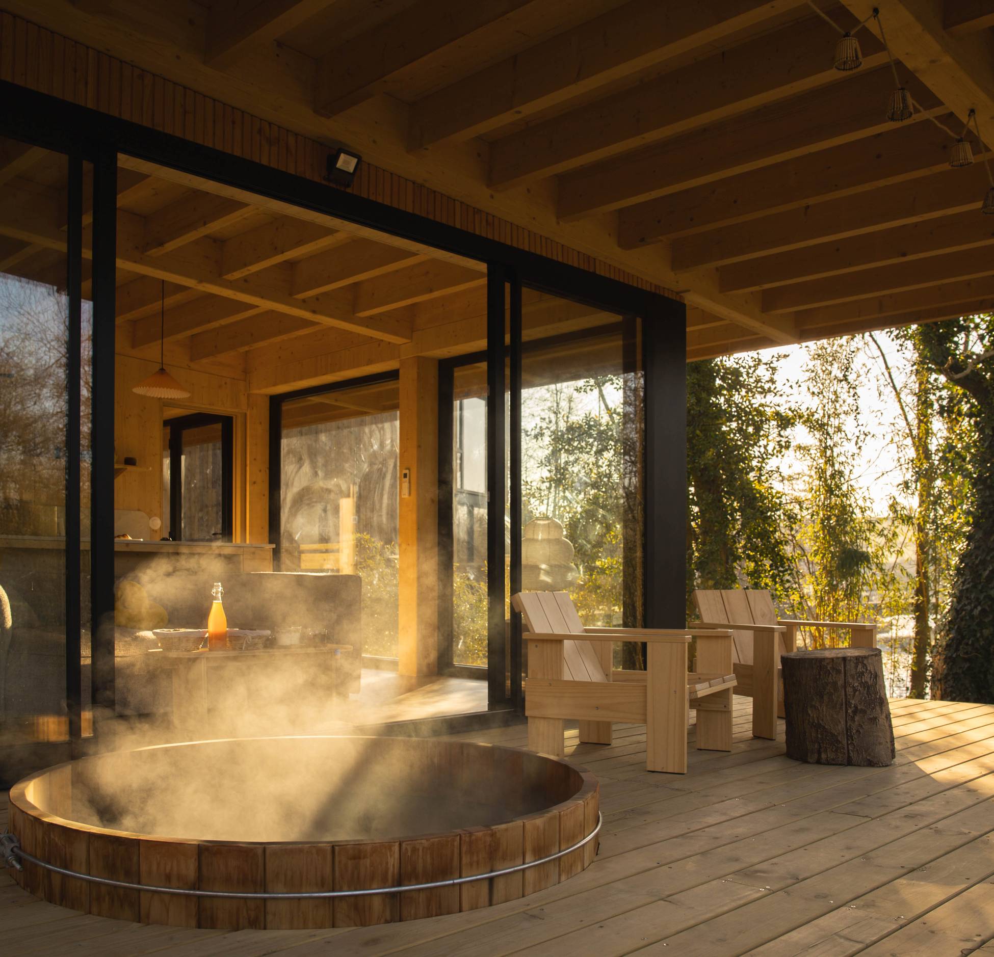 terrasse bain norvégien petite maison en bois Bleu Bicoque terrasse bain norvégien petite maison en bois Bleu Bicoque