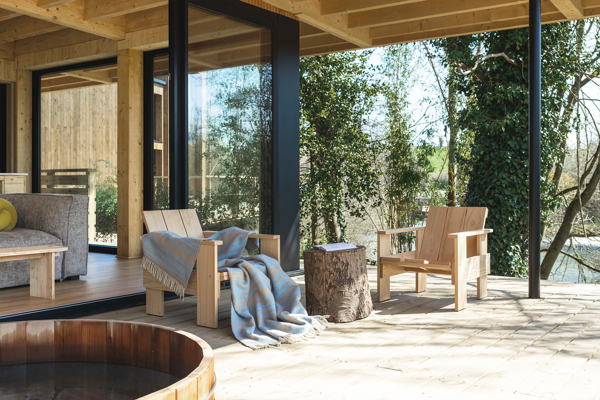 terrasse bain norvégien petite maison en bois Bleu Bicoque terrasse bain norvégien petite maison en bois Bleu Bicoque