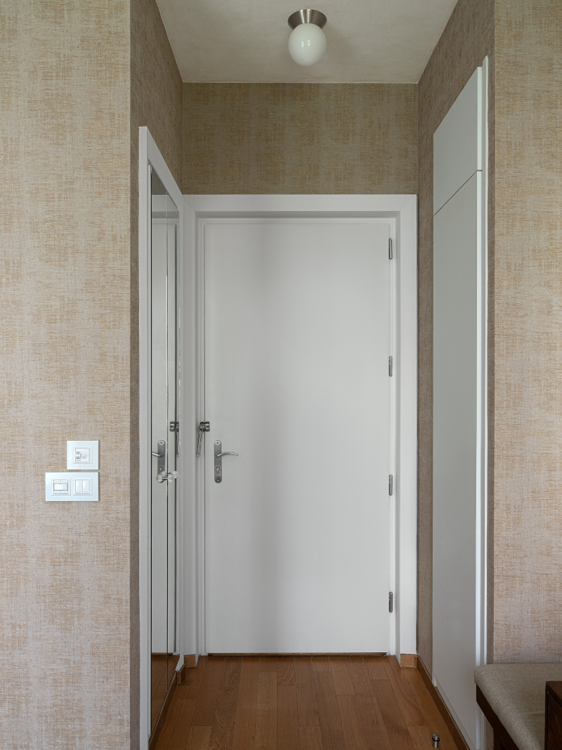 entrée avec placard miroir studio 29m2 à Paris décoration contemporaine entrée avec placard miroir studio 29m2 à Paris décoration contemporaine