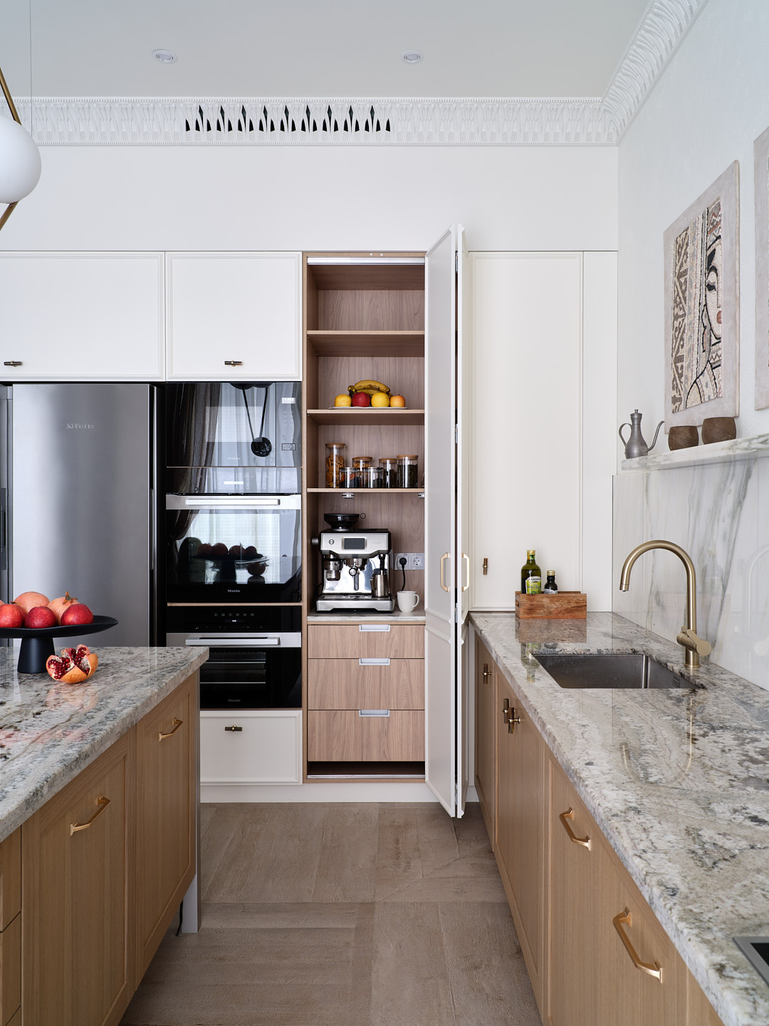 cuisine bois et marbre appartement décoration contemporaine Almaty cuisine bois et marbre appartement décoration contemporaine Almaty
