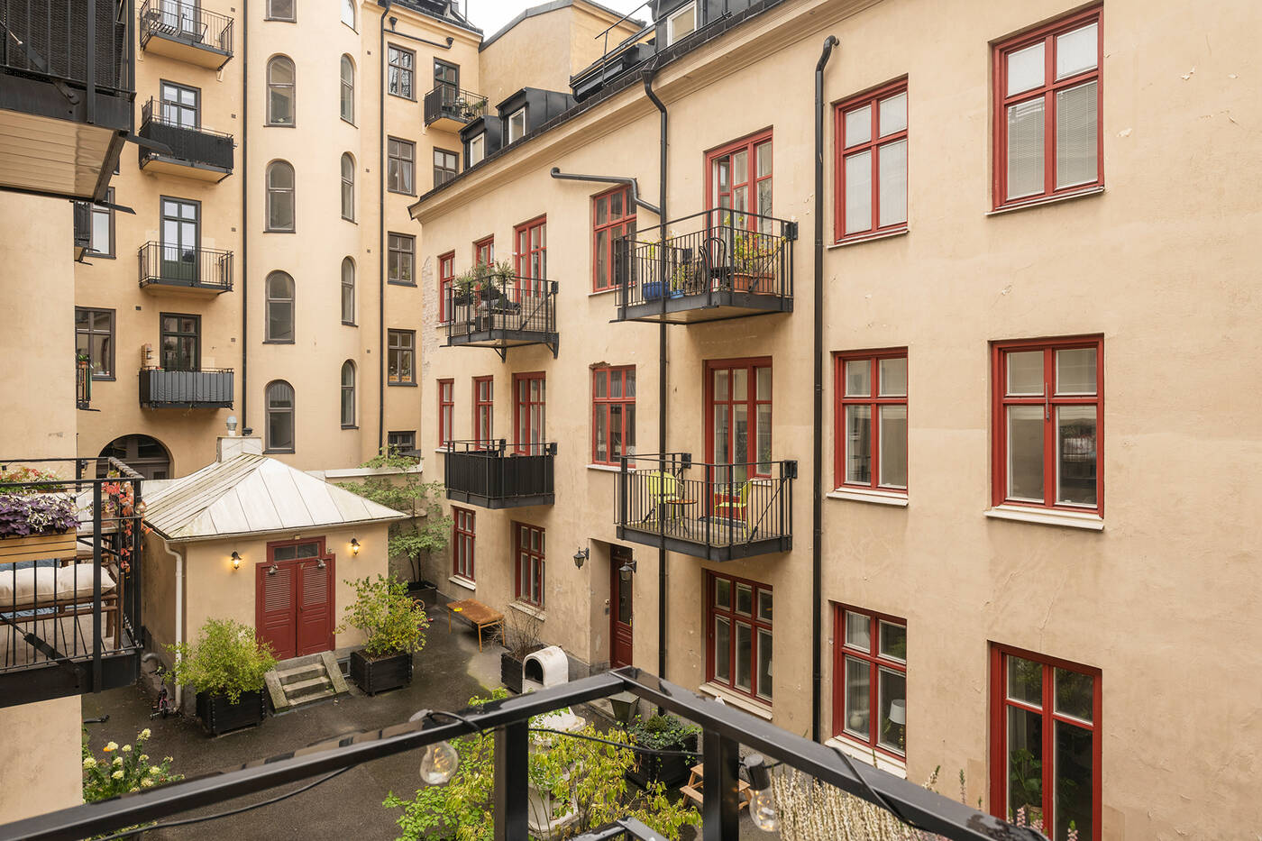 balcon sur cour intérieure immeuble ancien Stockholm balcon sur cour intérieure immeuble ancien Stockholm