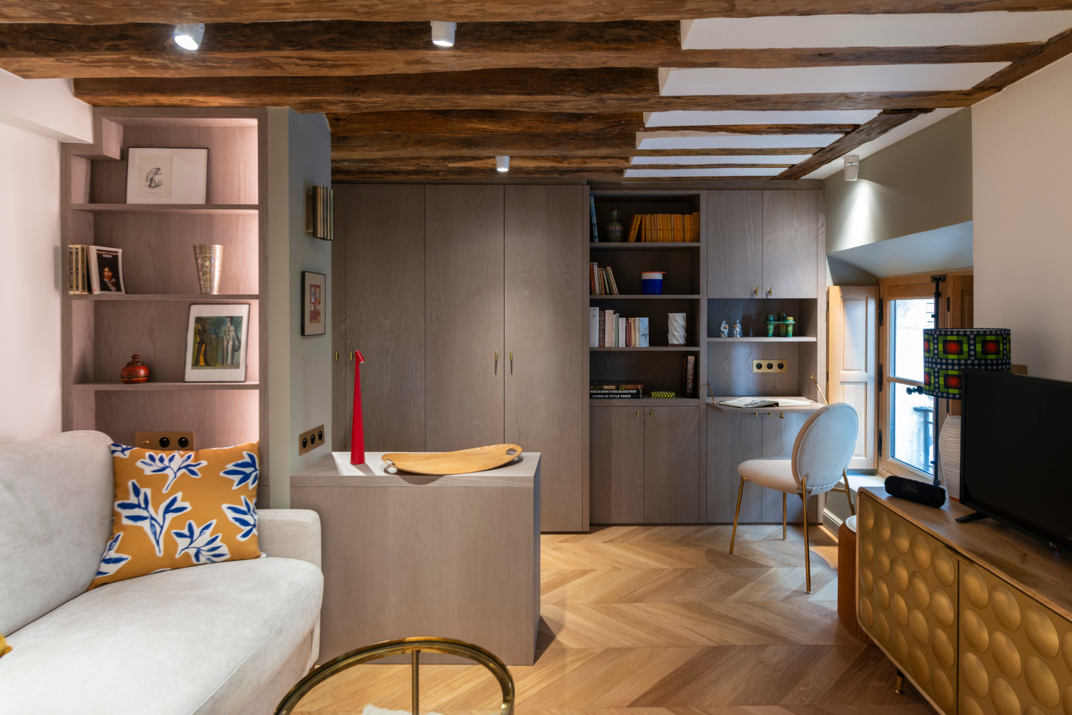 studio 22m2 Paris rénové par Little Worker photo après décoration contemporaine poutres studio 22m2 Paris rénové par Little Worker photo après décoration contemporaine poutres