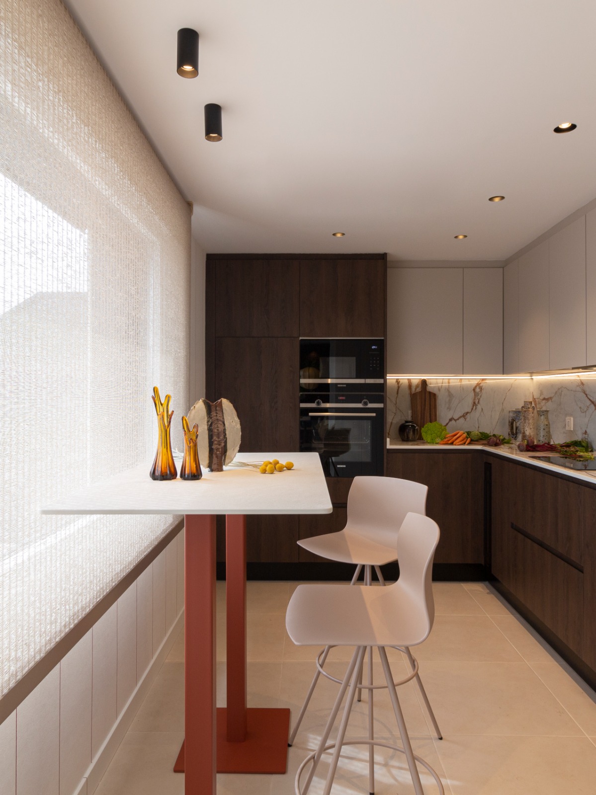 cuisine design en L bois et gris appartement contemporain