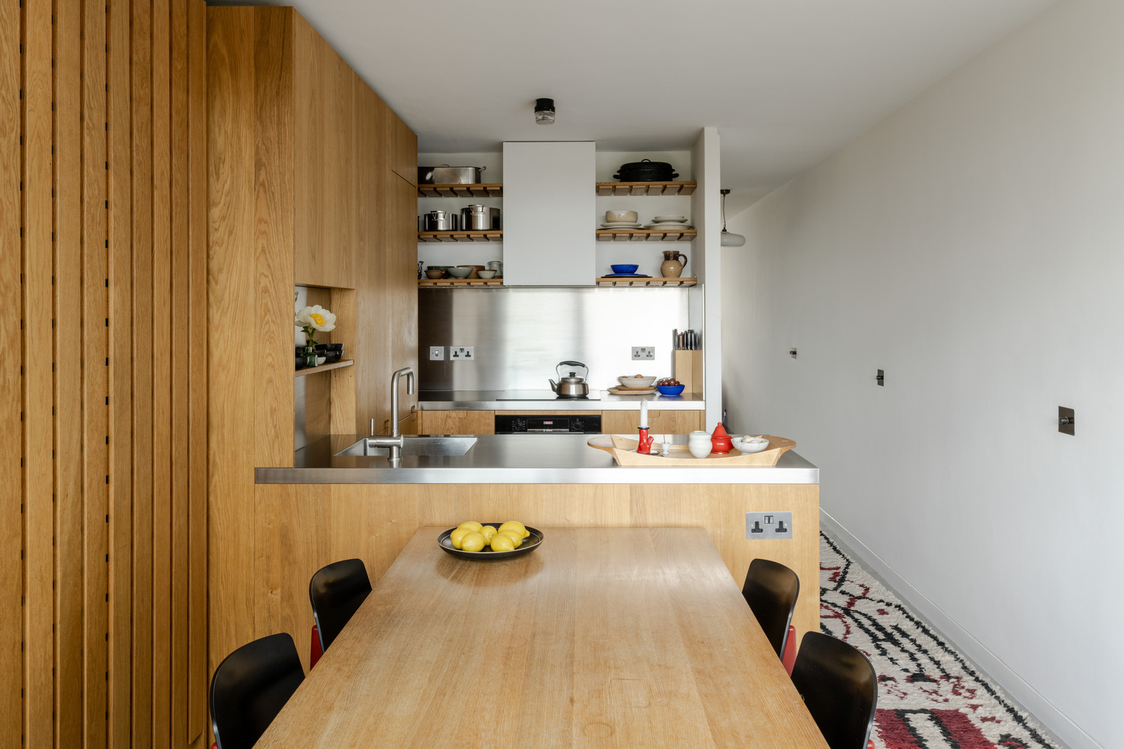 cuisine bois design appartement 83m2 The Barbican Londres décoration contemporaine cuisine bois design appartement 83m2 The Barbican Londres décoration contemporaine