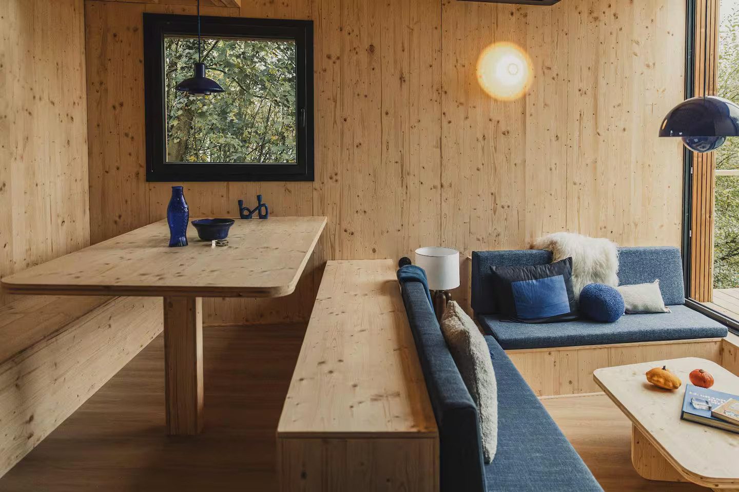 salon et salle à manger petite maison en bois Bleu Bicoque salon et salle à manger petite maison en bois Bleu Bicoque
