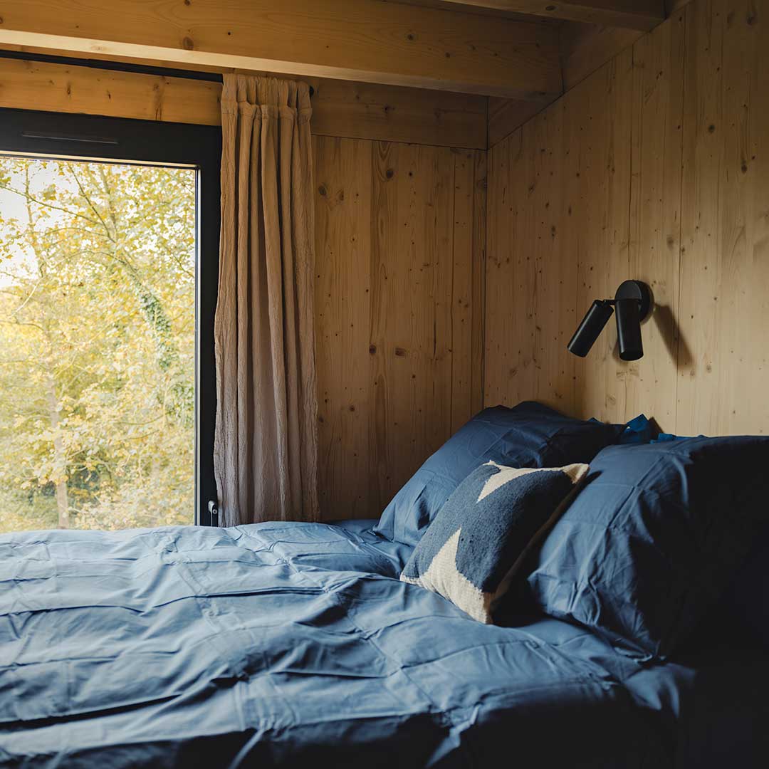 chambre petite maison en bois Bleu Bicoque chambre petite maison en bois Bleu Bicoque