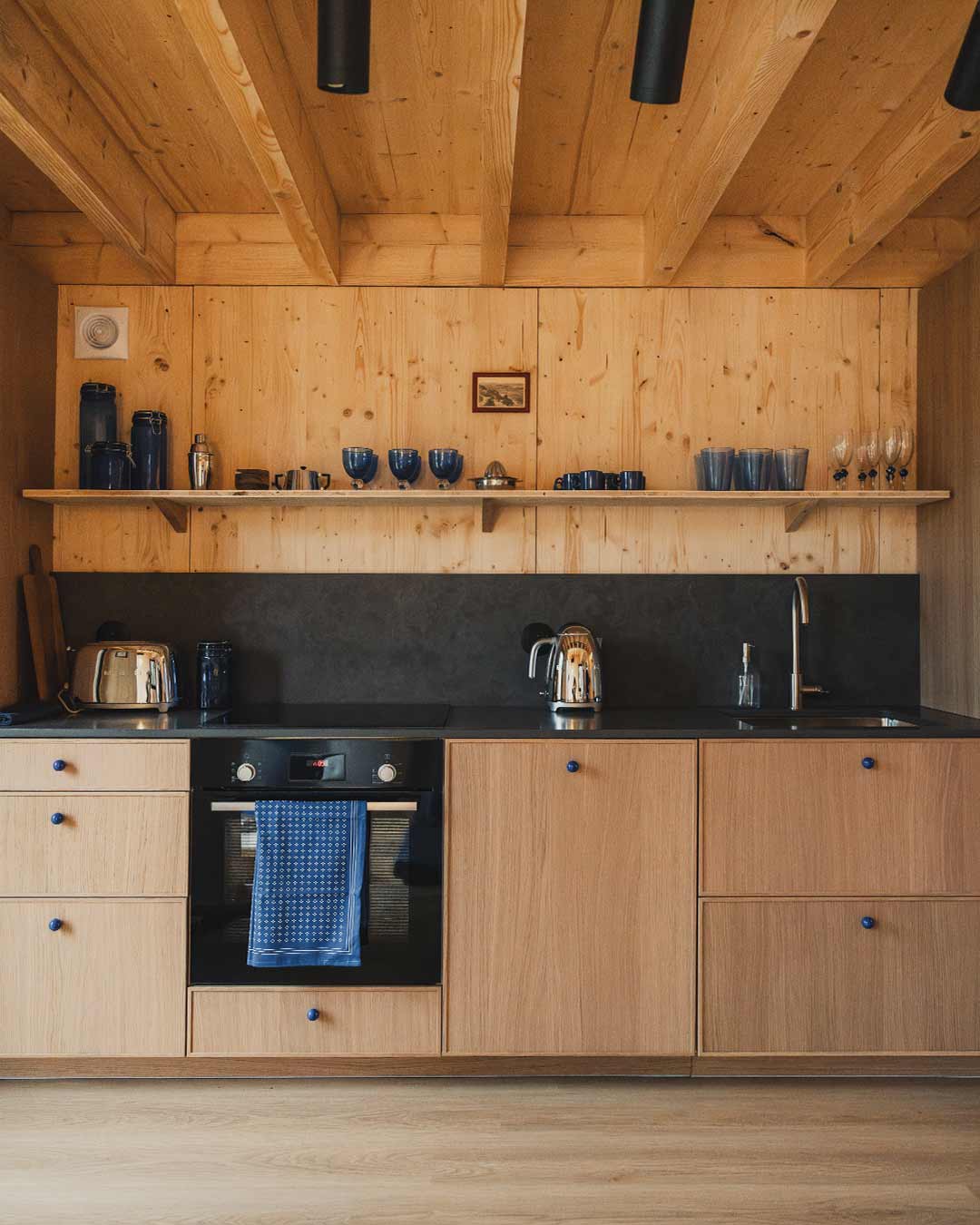cuisine petite maison en bois Bleu Bicoque cuisine petite maison en bois Bleu Bicoque
