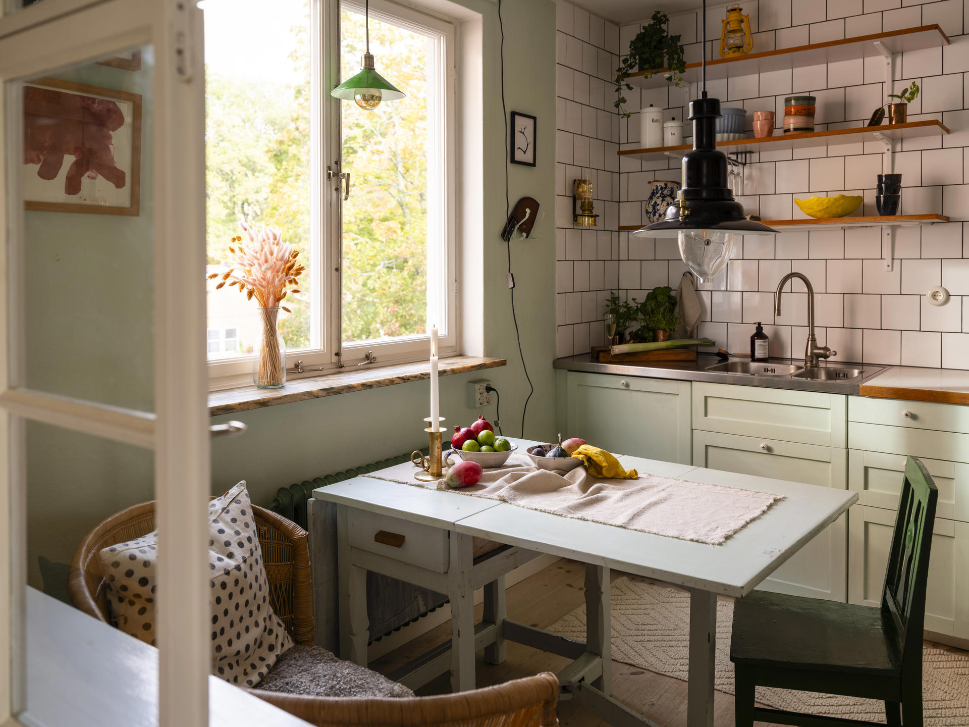 cuisine verte décoration vintage avec espace repas cuisine verte décoration vintage avec espace repas