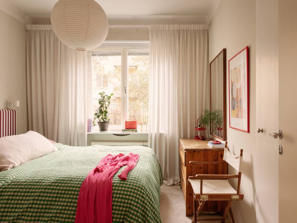 chambre avec placard appartement 44m2 décoration scandinave vintage et colorée chambre avec placard appartement 44m2 décoration scandinave vintage et colorée