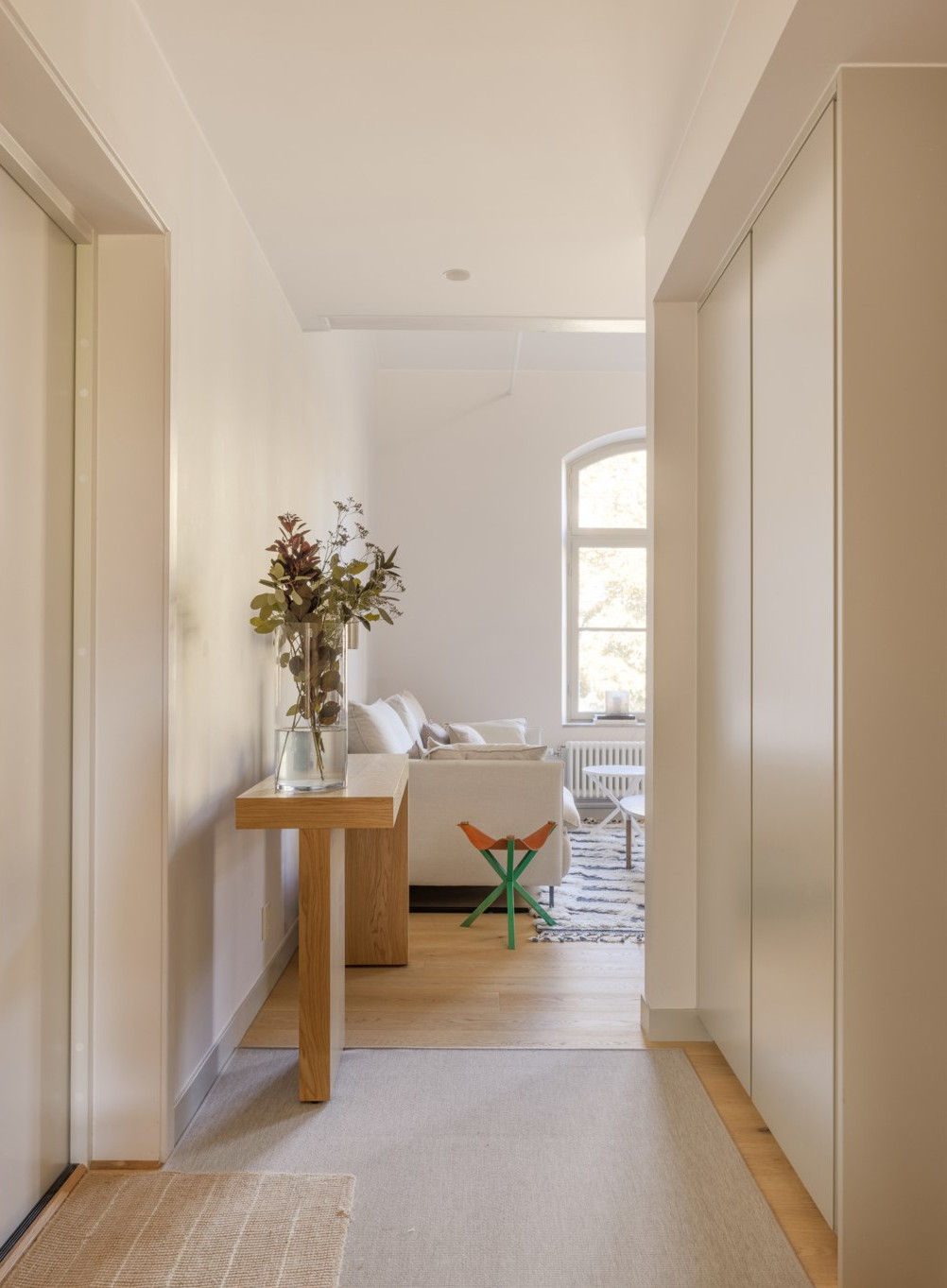 entrée avec console décoration beige