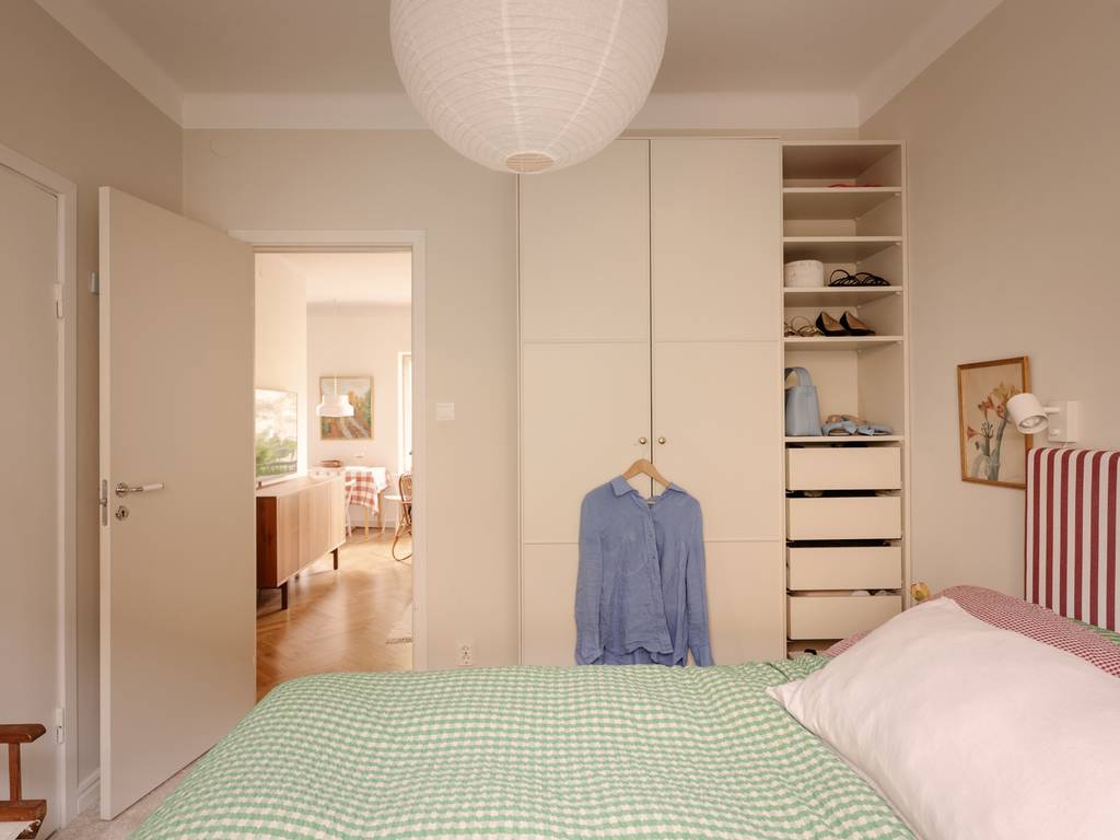 chambre avec placard appartement 44m2 décoration scandinave vintage et colorée chambre avec placard appartement 44m2 décoration scandinave vintage et colorée