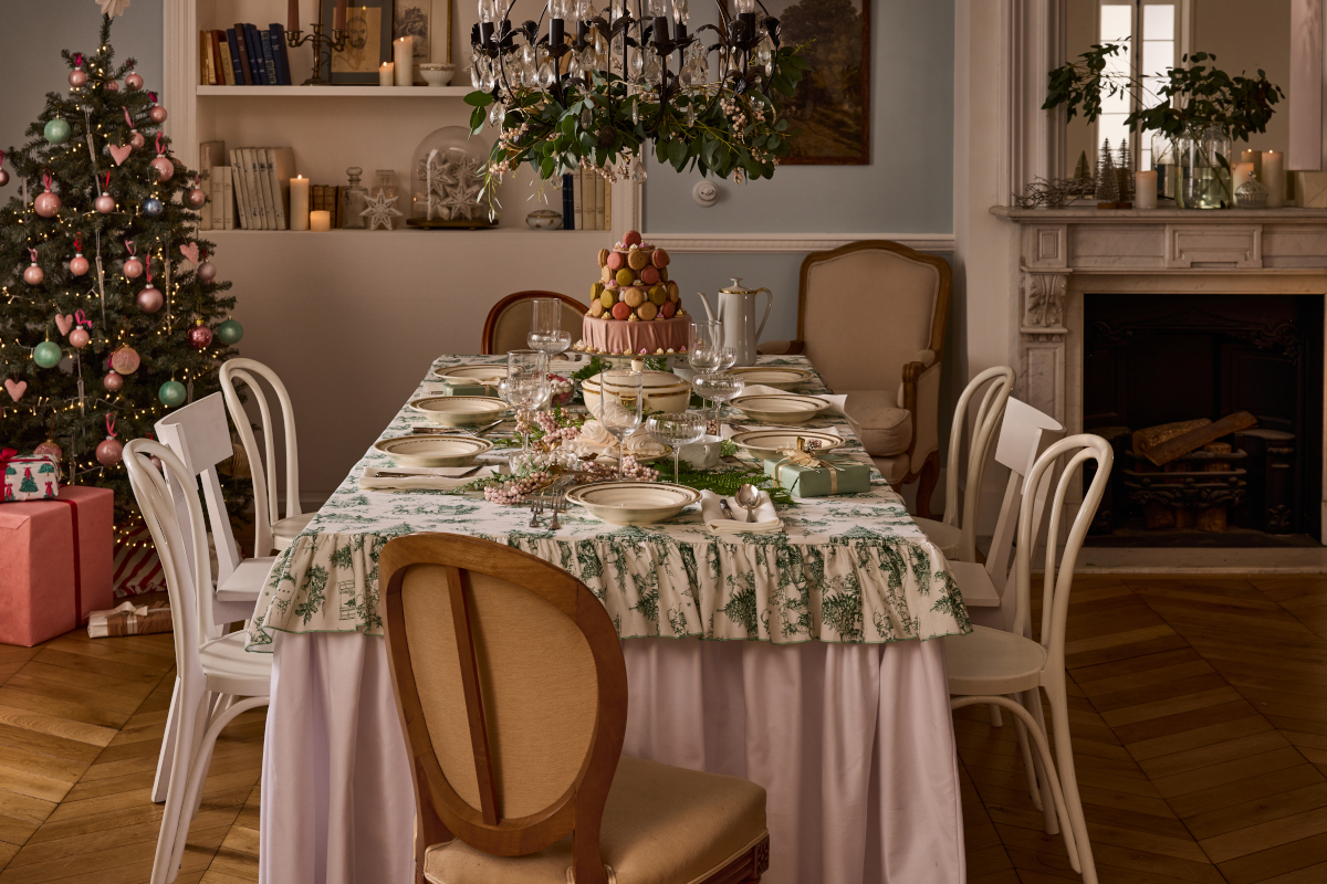 salle à manger Mondial Tissus Noël rose et verte
