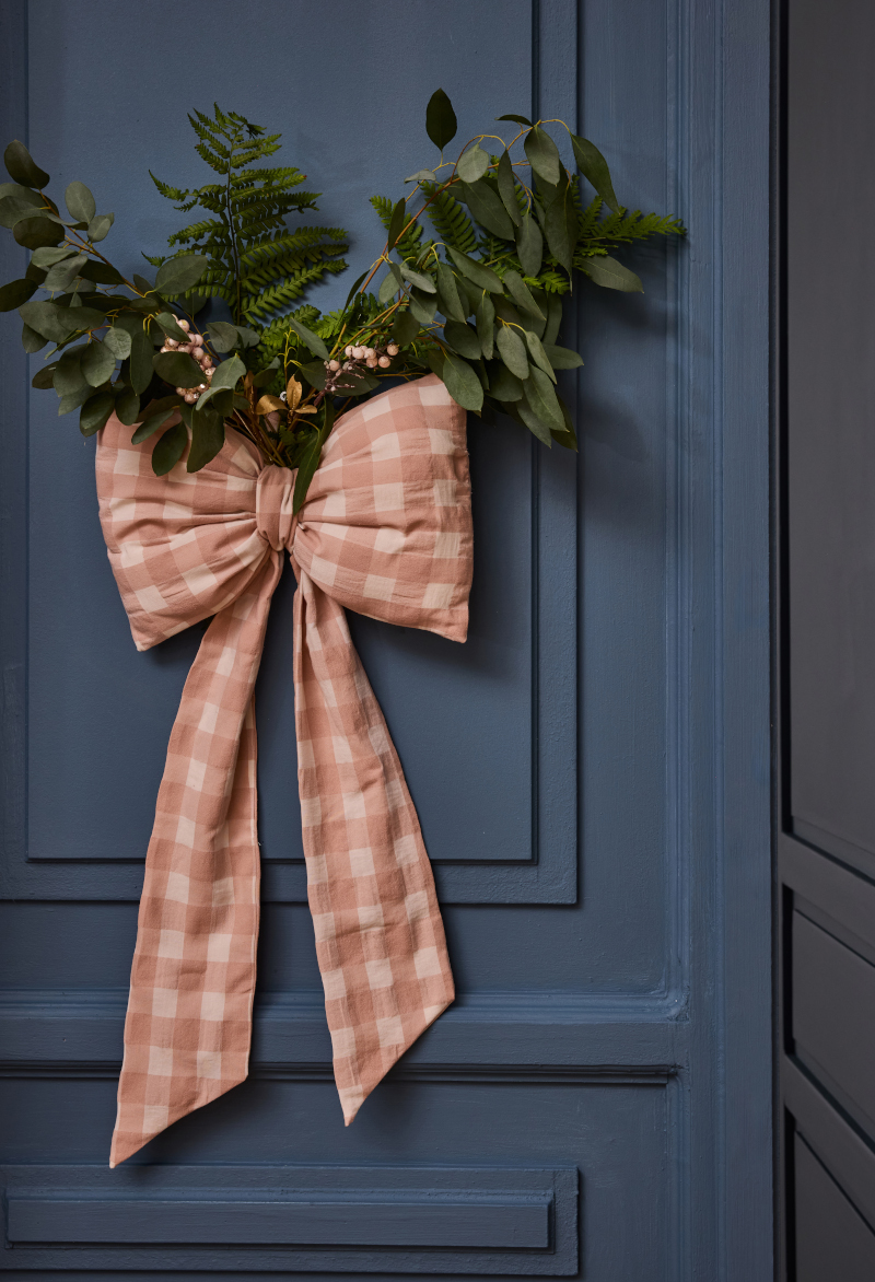décoration porte noeud rose et blanc branche sapin