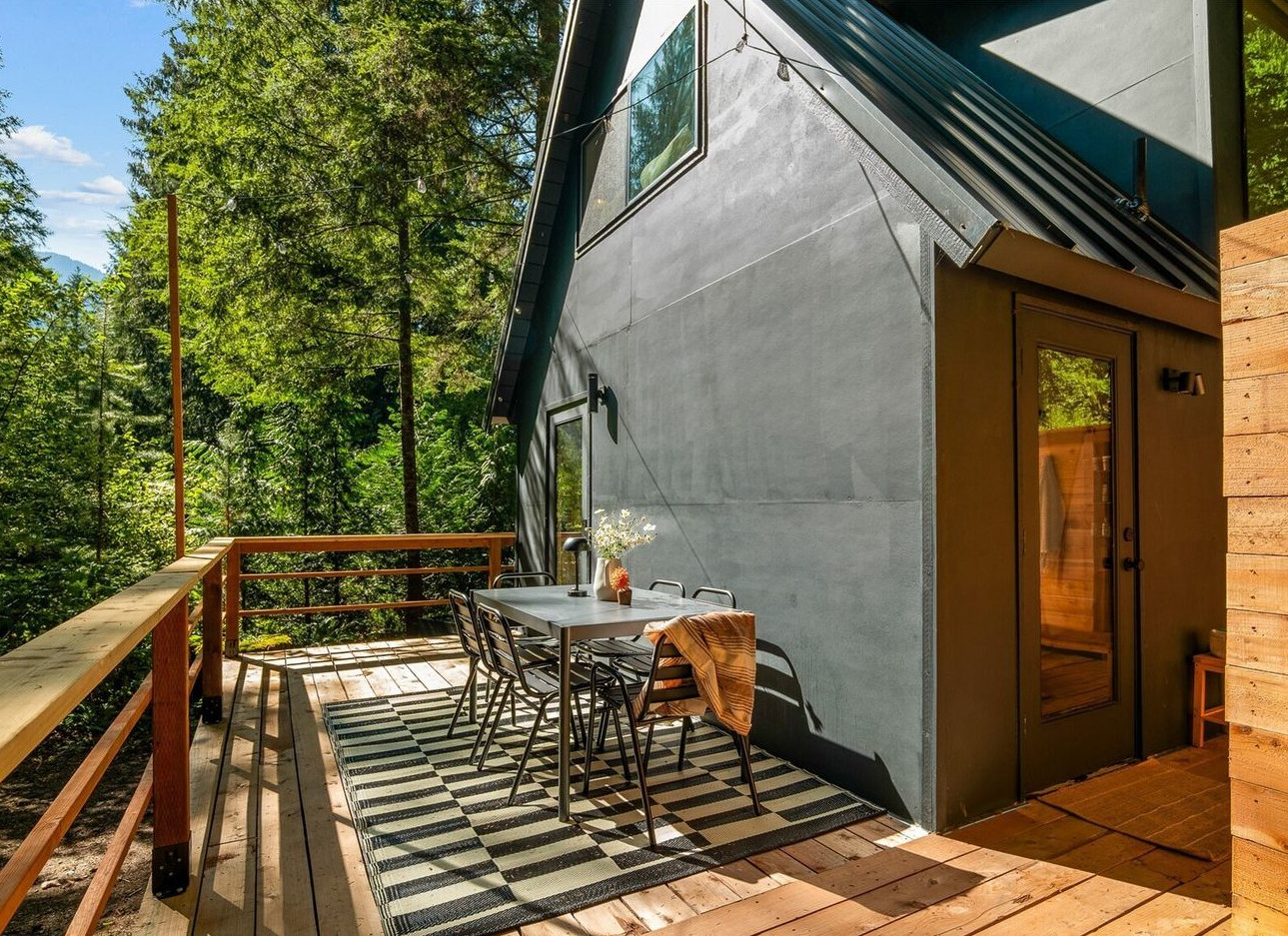 terrasse petite maison dans la forêt de 36m2