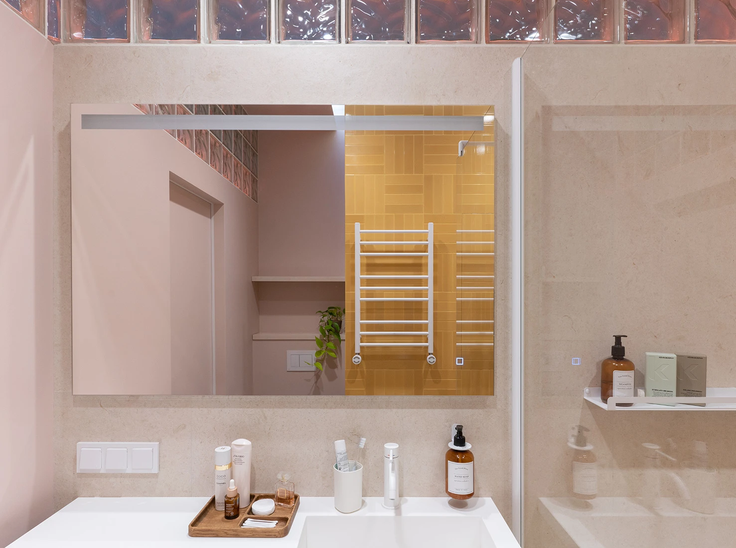 salle de bain rose design avec murs pavés de verre salle de bain rose design avec murs pavés de verre
