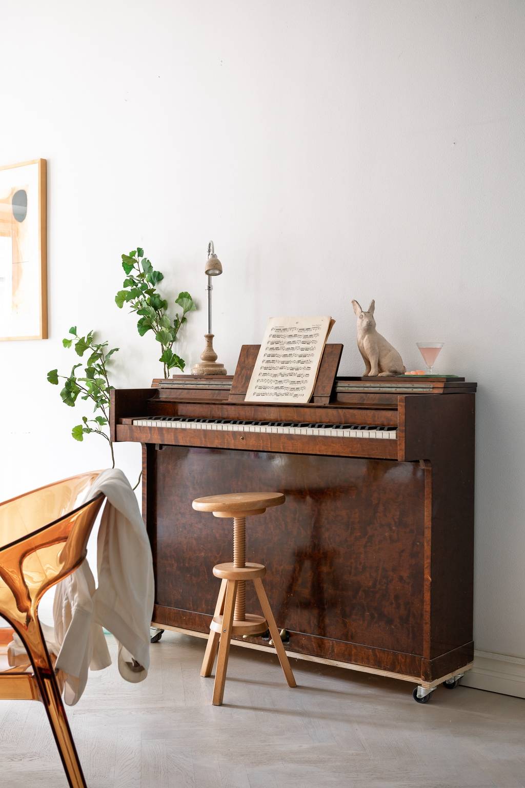 piano dans salon appartement 54m2 décoration scandinave et design