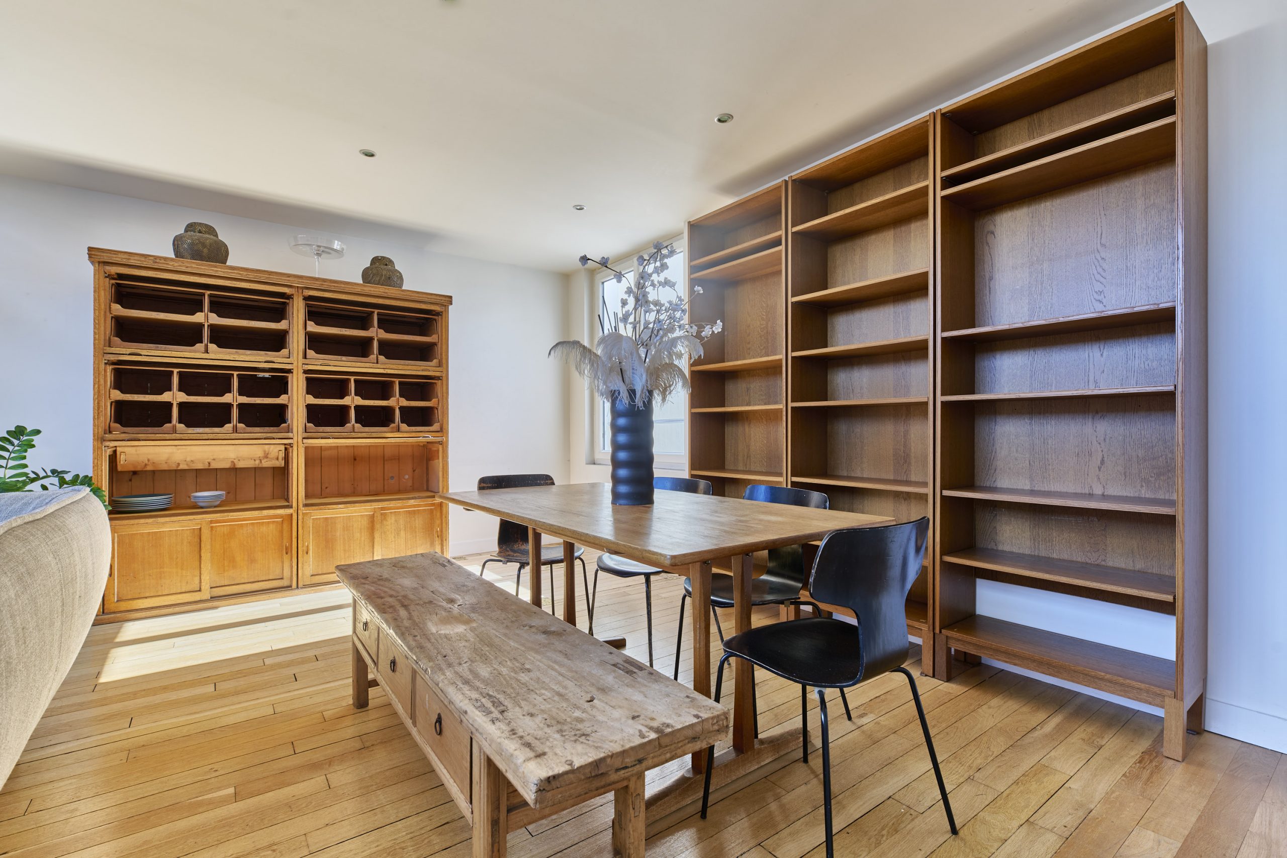 salle à manger décoration contemporaine appartement en duplex Paris Photo: © Julien Krede