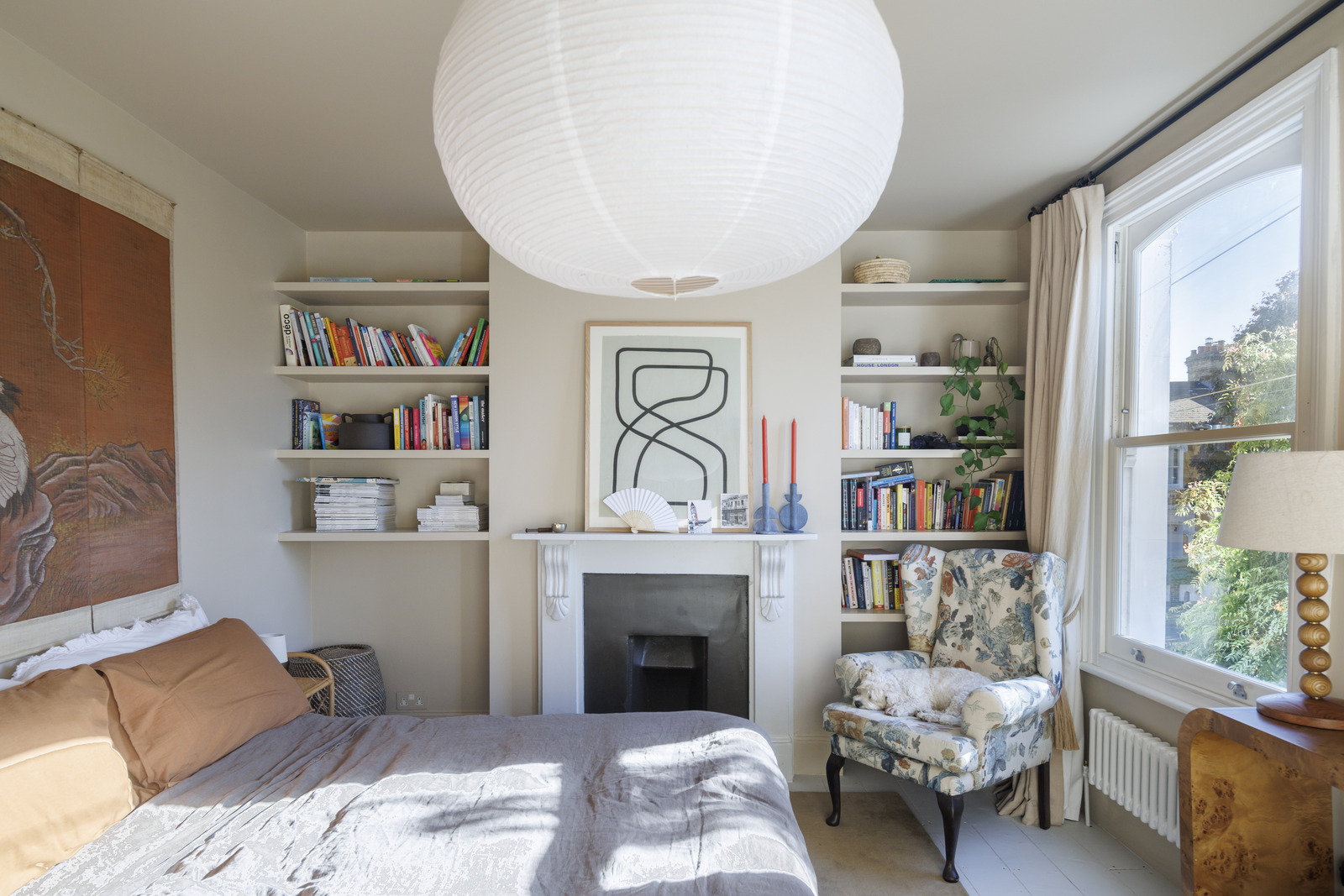 chambre avec cheminée maison Londres décoration contemporaine