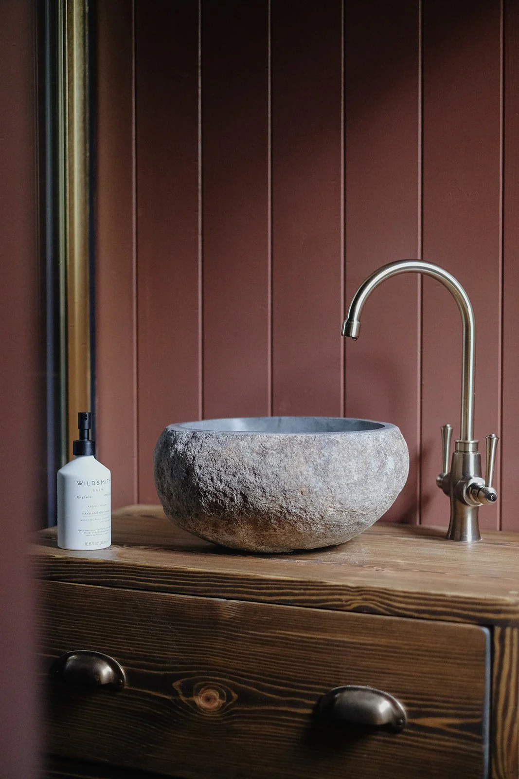 salle de bain avec vasque pierre Yorkshire Dales par Rest + Wild