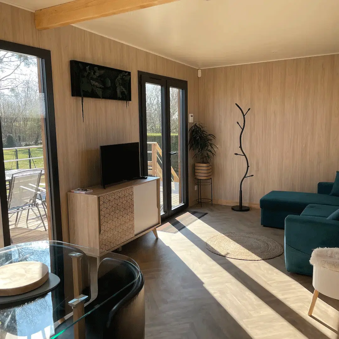 salon petite maison 40m2 Greenkub sur pilotis Hérault