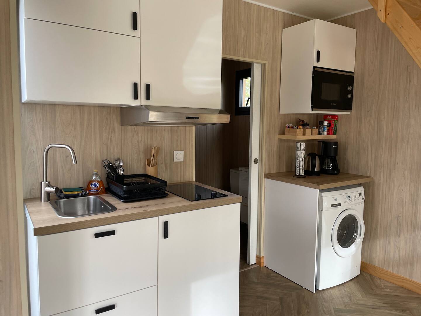 cuisine petite maison 40m2 Greenkub sur pilotis Hérault