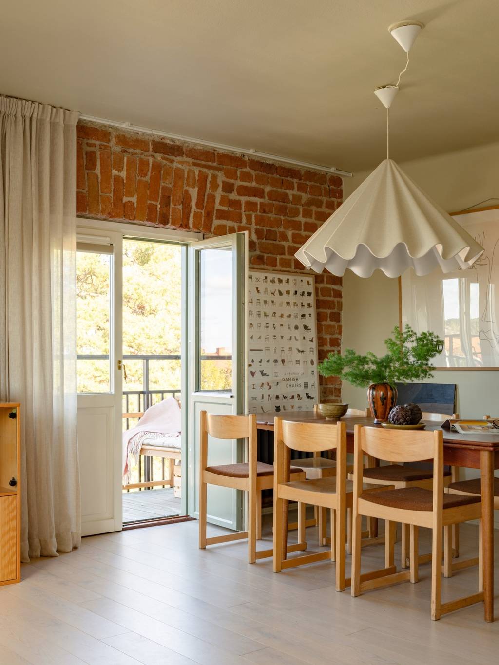 salon avec velux trois-pièces mansardé 68m2 décoration scandinave