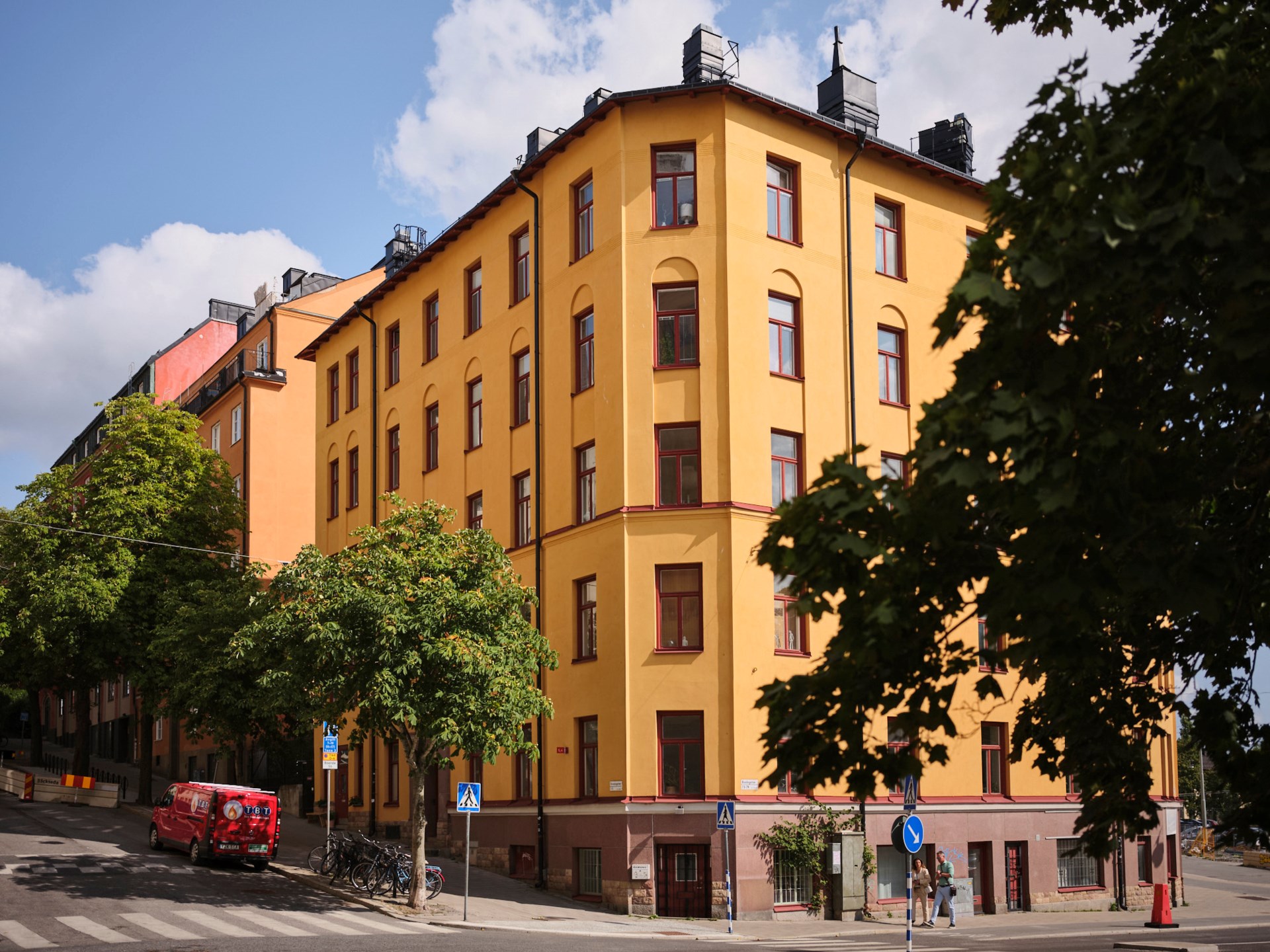 immeuble ancien Stockholm façade jaune immeuble ancien Stockholm façade jaune