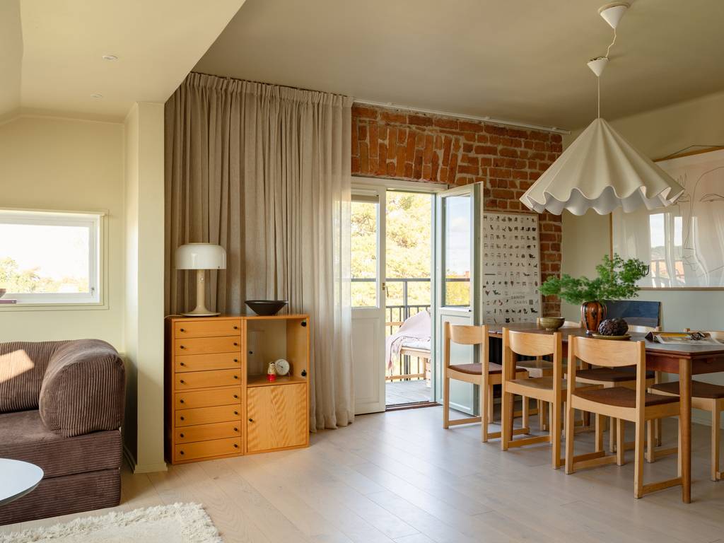 salon avec velux trois-pièces mansardé 68m2 décoration scandinave