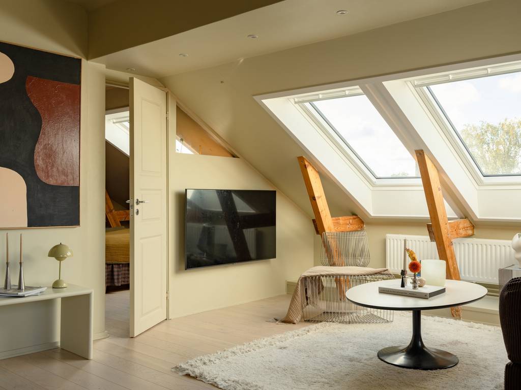 salon avec velux trois-pièces mansardé 68m2 décoration scandinave