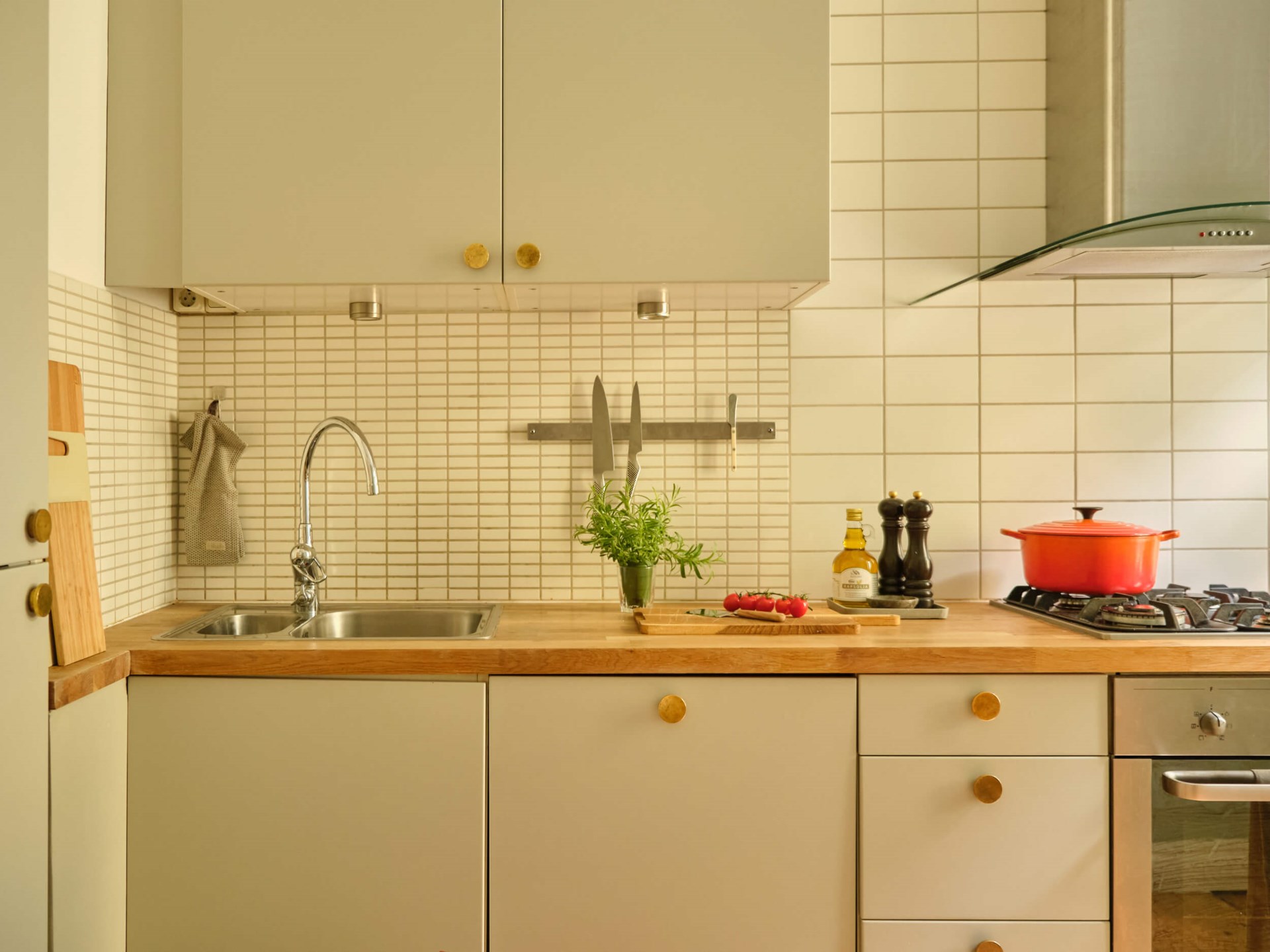 cuisine vert sauge décoration vintage et scandinave appartement 55m2 cuisine vert sauge décoration vintage et scandinave appartement 55m2