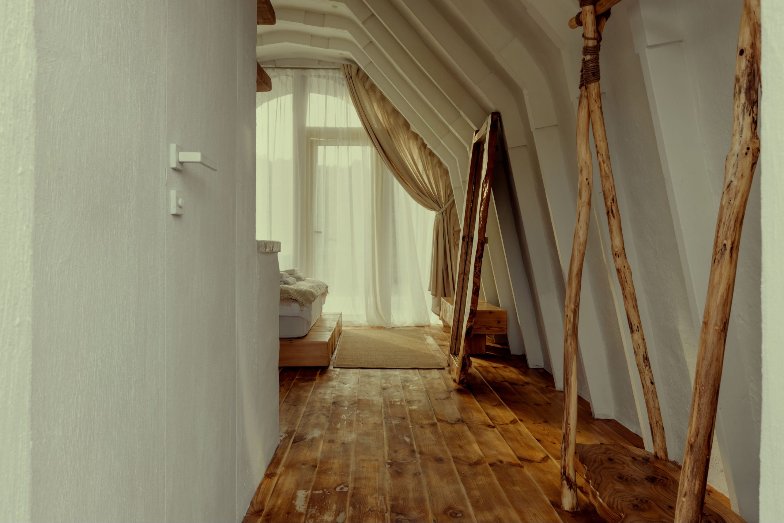 entrée et chambre petite maison de 26m2 en Moldavie style cabane Hobbit entrée et chambre petite maison de 26m2 en Moldavie style cabane Hobbit
